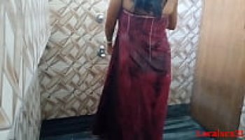 indian bhabi sex in a bathroom with red tawal localsex31